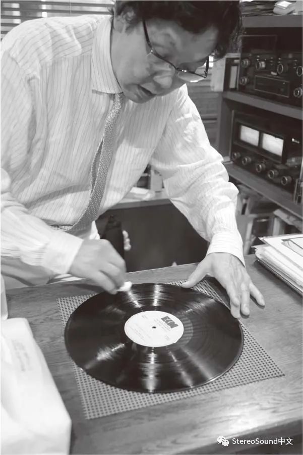 新宿,一位日本唱片店主的模拟生活