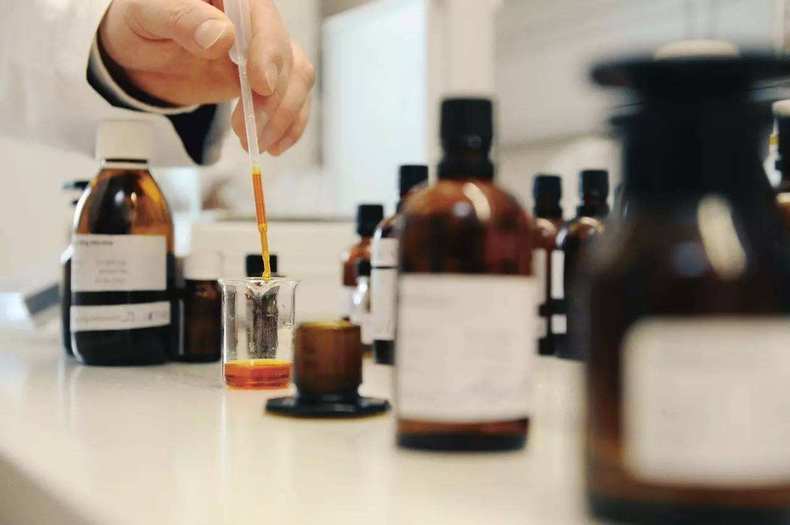 从来不喷香水的女生,不爱喷香水的女人