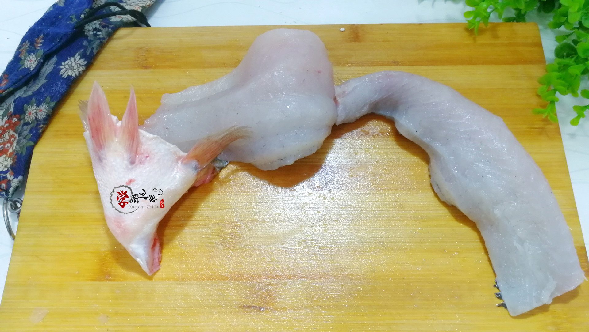 松鼠鱼口味酸甜宴客倍儿有面,厨师制作松鼠鱼