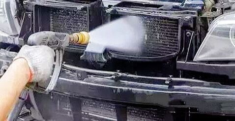 车在水里开了以后吱吱响,车在水里熄火了以后有啥影响