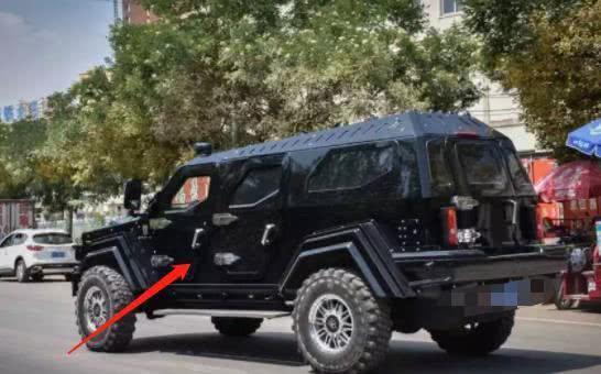 甘肃上千万豪车现身街头，油箱容积240L，网友：加油站高兴了