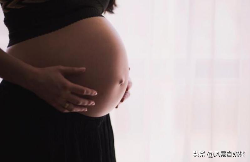 15岁女儿“偷尝*果禁**”后怀孕，妈妈痛哭，家长该如何教育孩子？