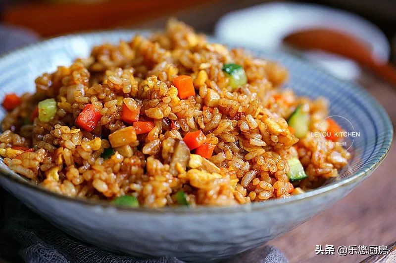 午饭简单快速好吃炒饭,下班到家吃什么