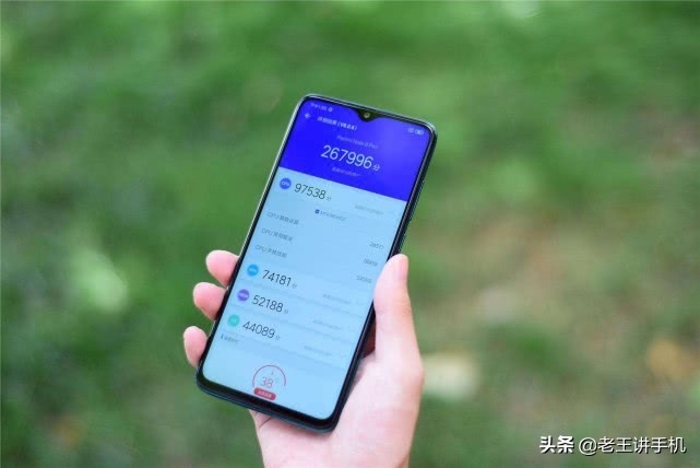 国产手机的集体榜样！4G手机时代最后的销量奇迹，还适合入手吗？