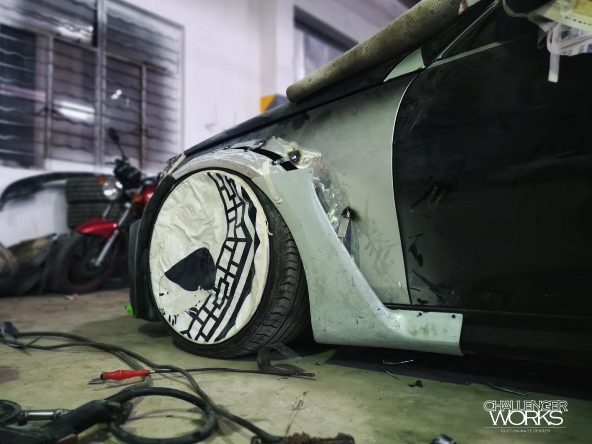 新款奔驰c200改装最帅效果,小县城越野改装店