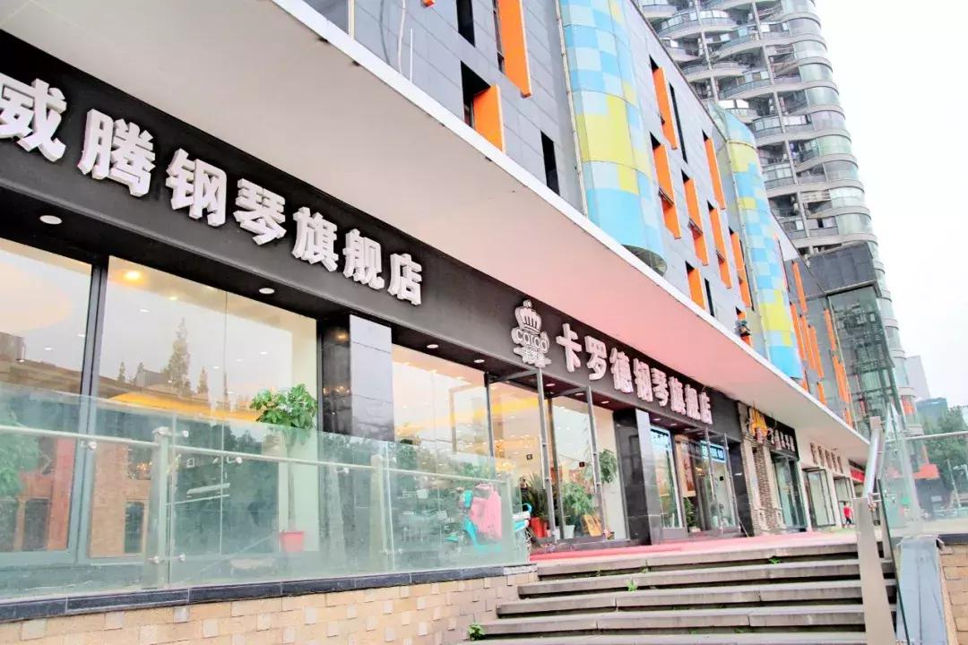 武昌这所低调的大学坐拥一线江景，教学楼窗外就是黄鹤楼