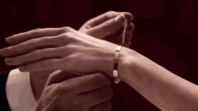 周大福仿卡地亚手镯图片价格,周大福的卡地亚多少钱