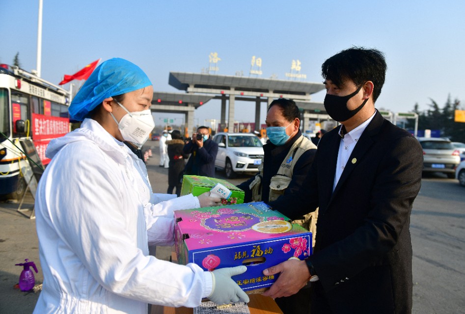 洛阳乐驰驾校、洛阳壹玖事业部为疫情防控一线民警医护人员送温暖
