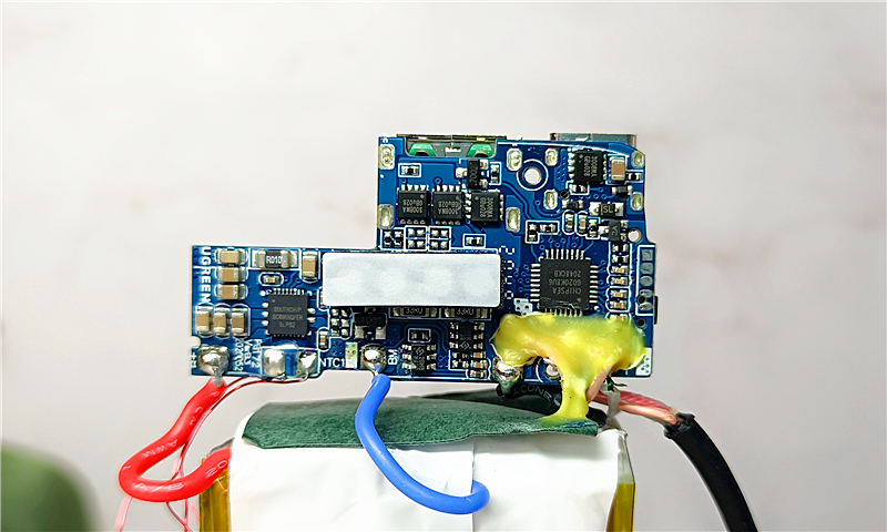 atl电芯手机电池,绿联双向快充移动电源测评