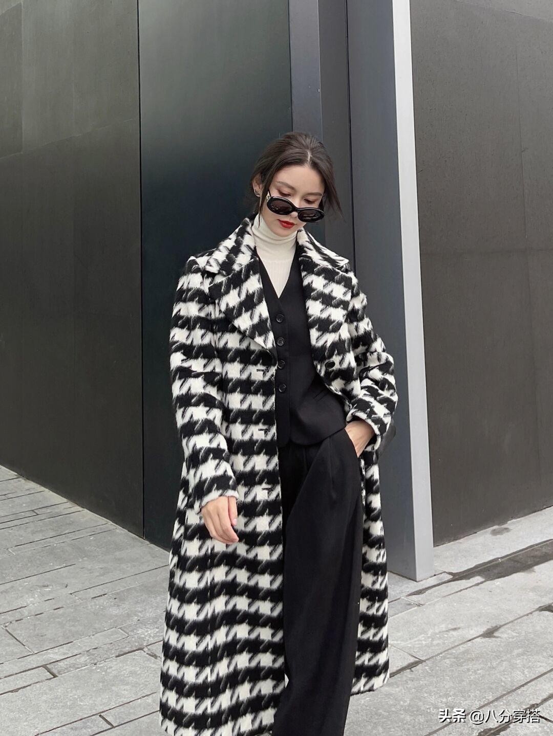 冬天“千鸟格大衣”怎么穿才高级？看看这些穿搭示范，保暖又显瘦