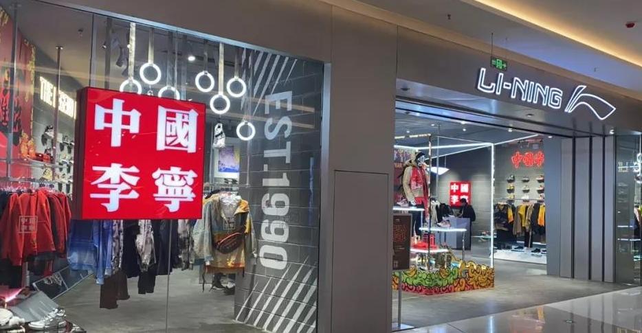 打脸了！耐克暴涨2000亿重回巅峰，郑强教授一语点醒众人