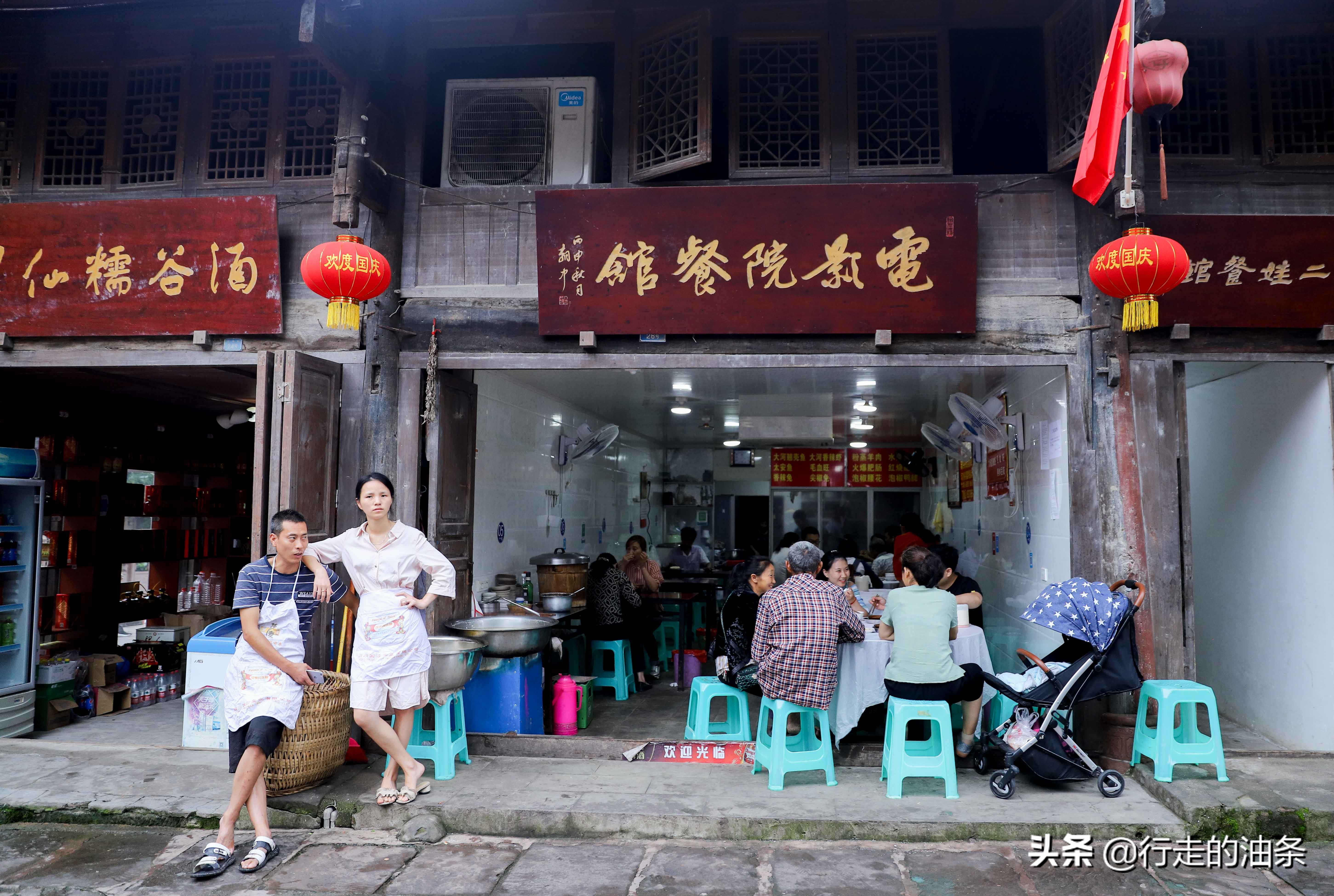 重庆旅游打卡老街磁器口,重庆自驾凤凰古城游记