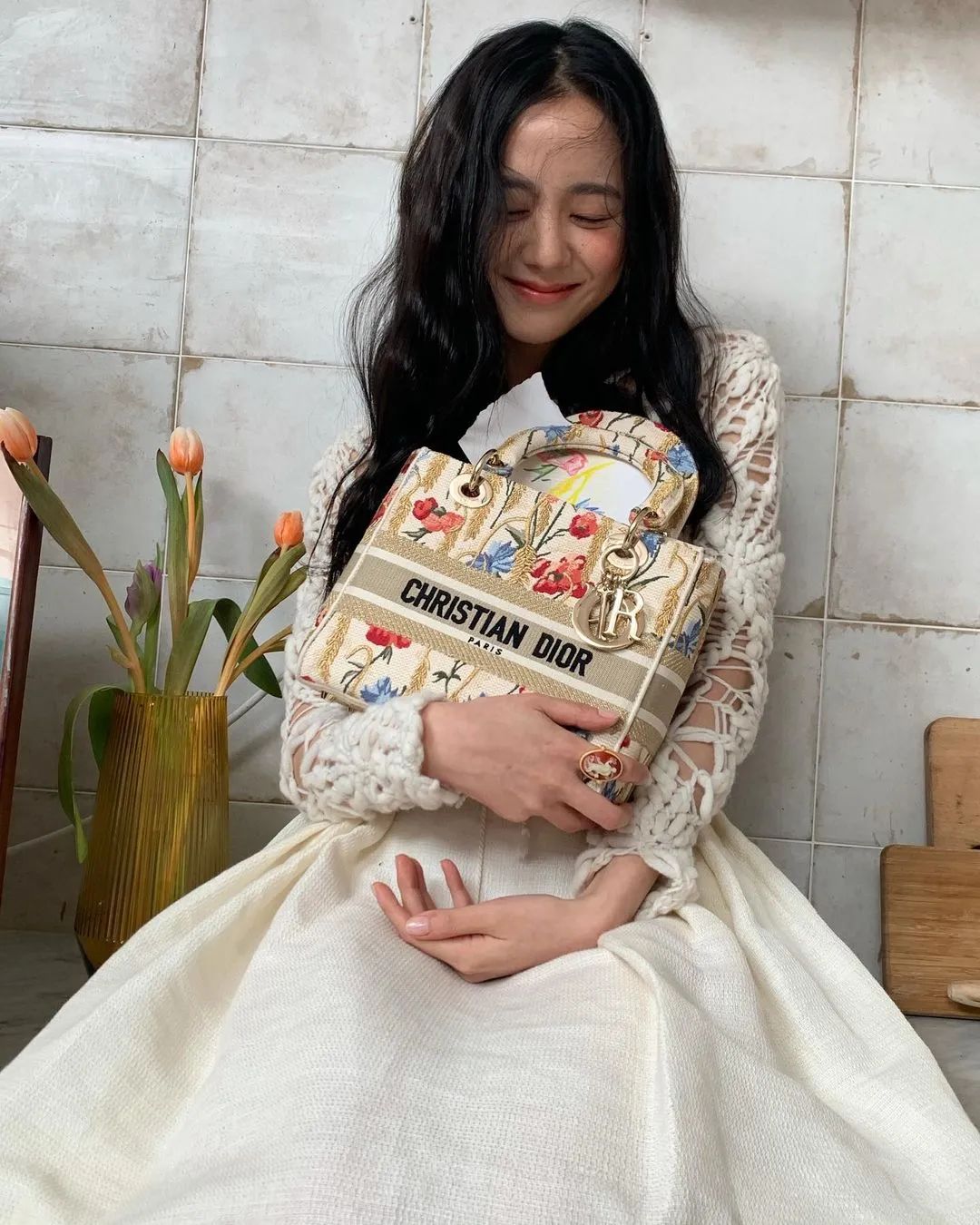 从BP小糊咖到Dior千金，Jisoo的脸越来越值钱了