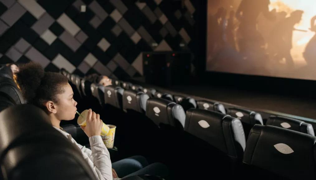为啥去电影院看电影呢,为什么要去电影院看电视剧