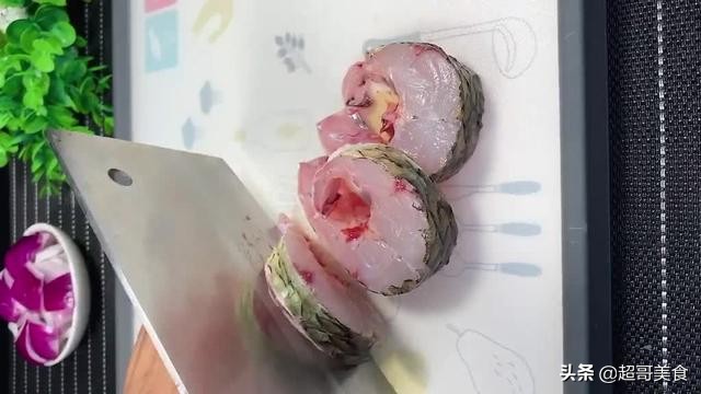 砂锅草鱼的做法简单又好吃视频,砂锅炖草鱼豆腐最简单的做法