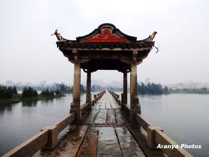 福建晋江安平桥视频,雨中安平桥