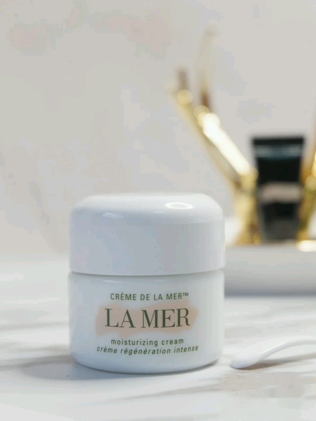 赫莲娜和海蓝之谜是一个品牌吗,赫莲娜和海蓝之谜哪个知名度高