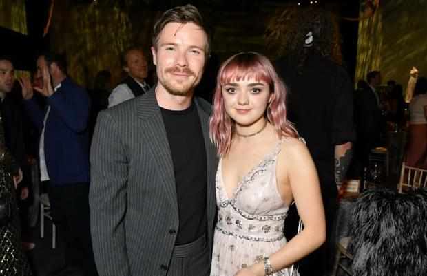 “权游”第2集:二丫滚床单时到底几岁?