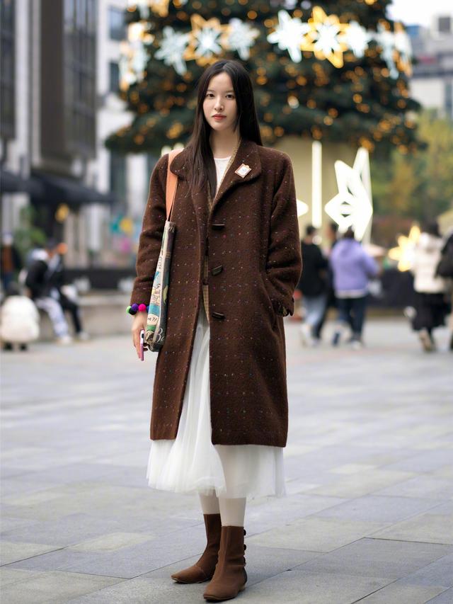 什么款短靴配长大衣好看,长靴小个子显高显瘦穿搭