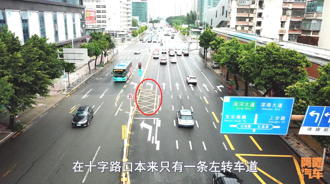 借道左转你知道该怎么走吗,借道行驶正确走法对面有车