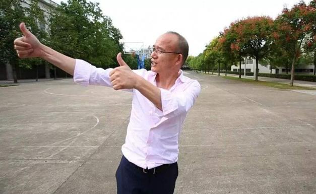 穷小子3万元创业，现在身价超400亿，成为上海首富，却离婚另娶