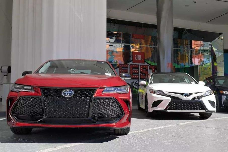 新款亚洲龙和凯美瑞哪个比较好,同级别的亚洲龙和凯美瑞对比