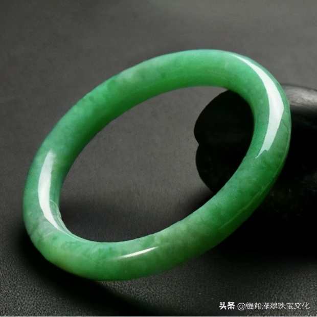 翡翠颜色的细节分类详解,翡翠帝王绿玉髓图片大全