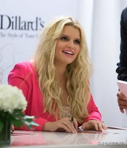 6500万美元买回尊严，前偶像女歌手杰西卡·辛普森的商战爽文