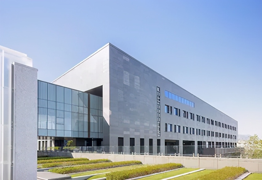 98%工业级片碱特性,化工原料片碱是什么