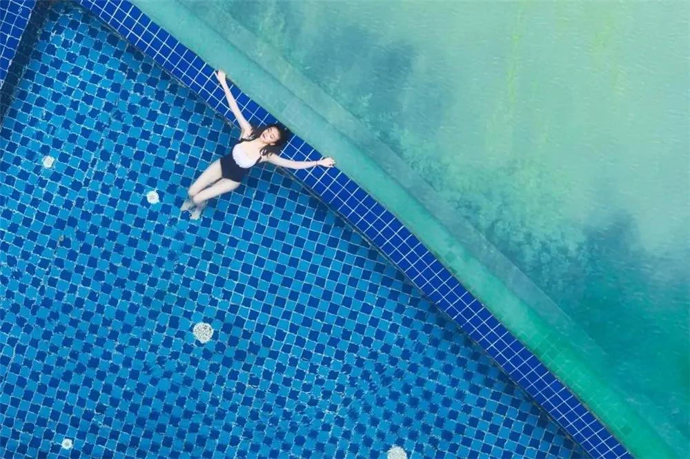 天冷温泉安排图片,温泉天冷要加衣服