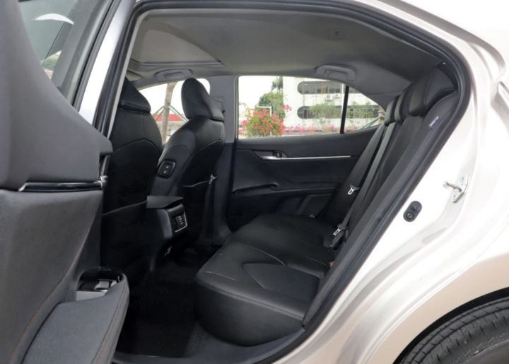 大众新款帕萨特到底值不值得买,曾经的b级车雪铁龙c5