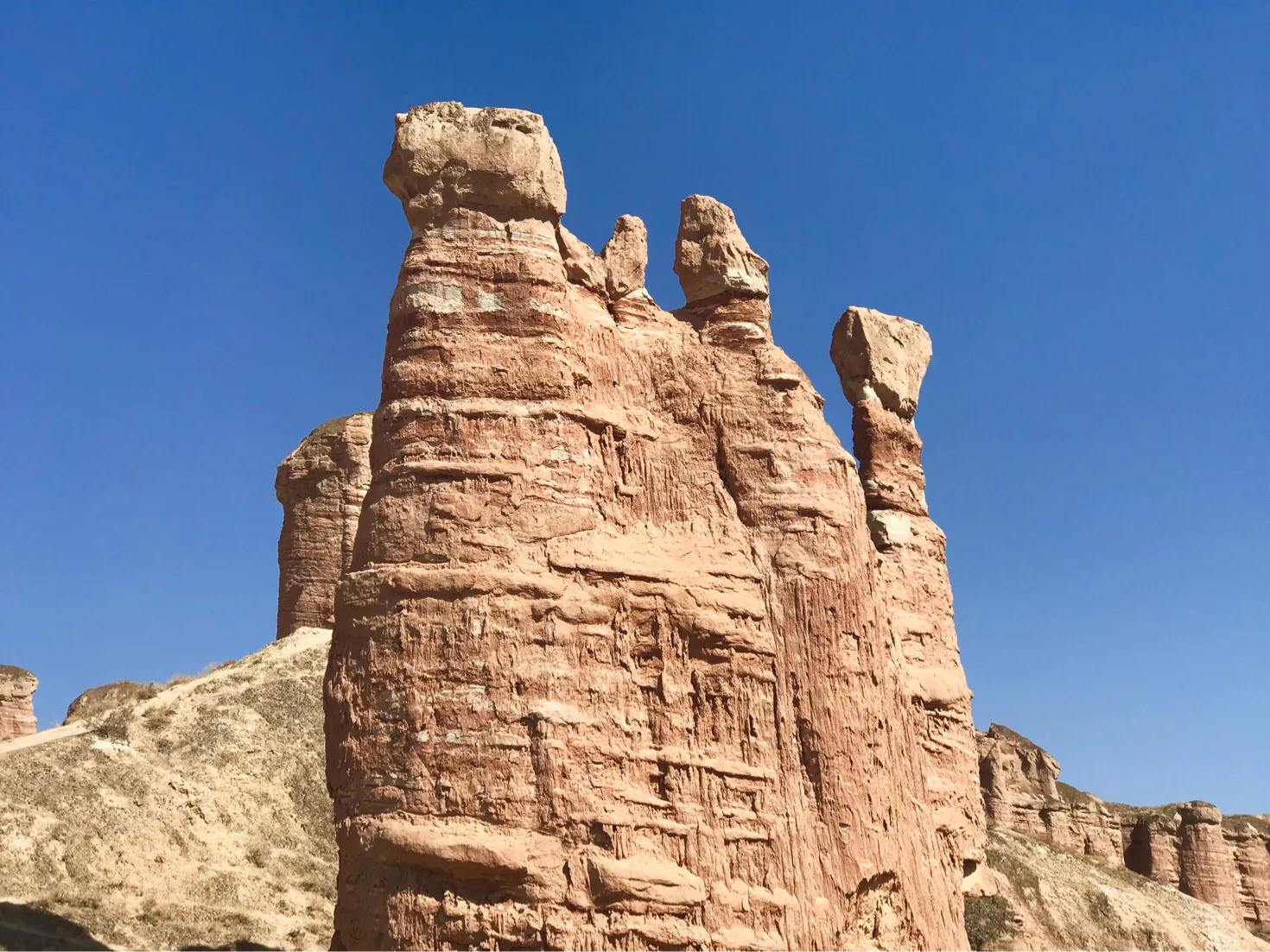 张掖除了丹霞冰沟外还有哪些景点,甘肃张掖冰沟丹霞银装素裹别样美