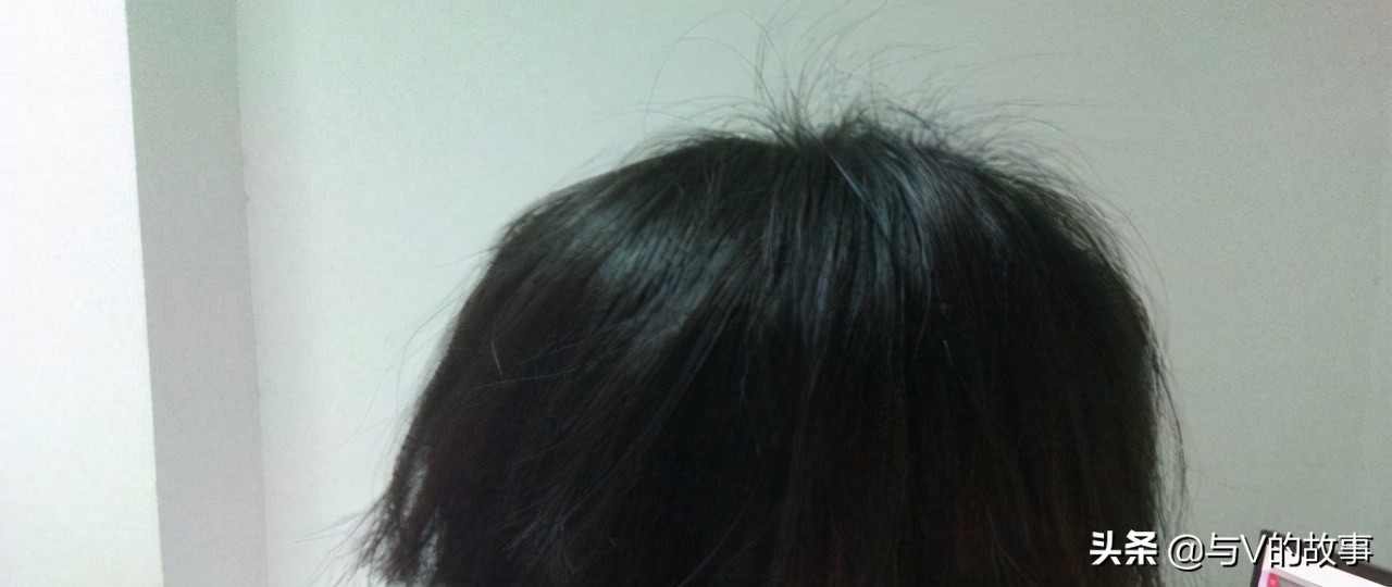 头发前面碎发炸毛怎么打理好看,头发碎发多炸毛自然卷怎么办