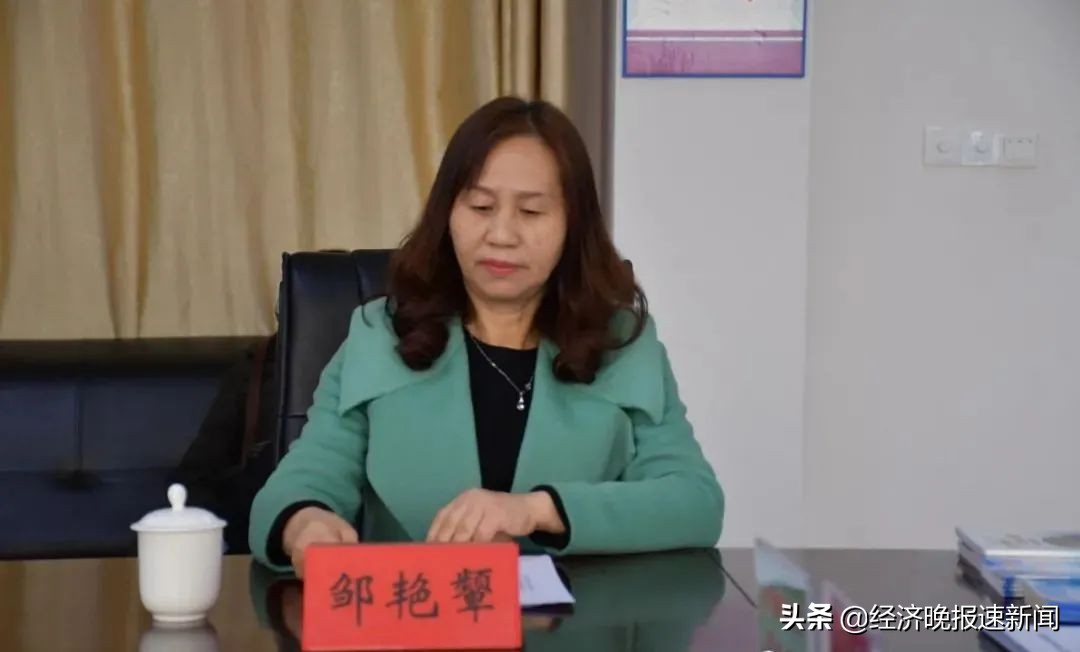 江西省普通高*特中**色学校评估组专家在临川三中开展评估活动