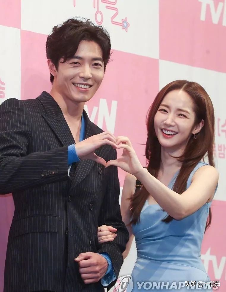 朴敏英的变美之路,朴敏英整过容前后对比照