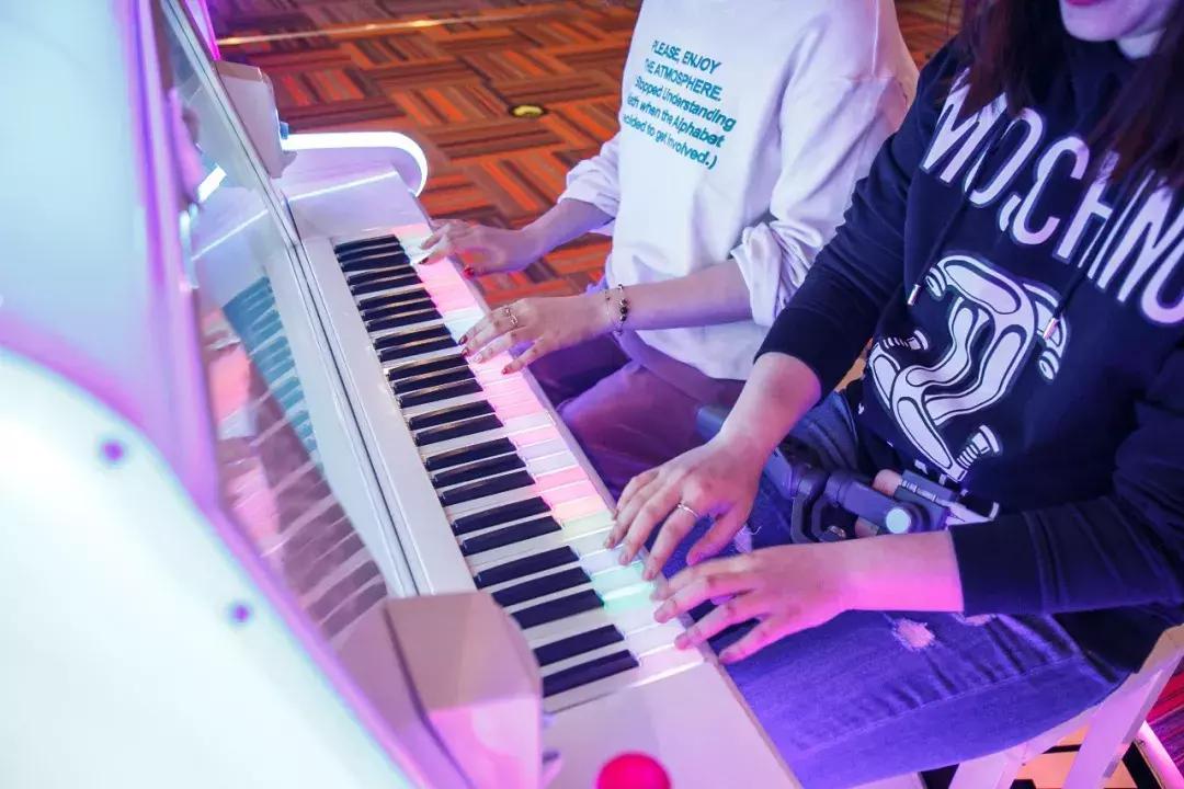 蹦床乐园闯关攀岩,蹦床馆嗨玩