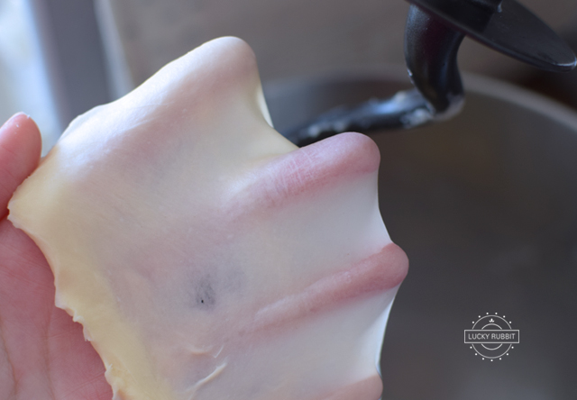 吐司烤完不好切,吐司很柔软拉丝但不够筋道