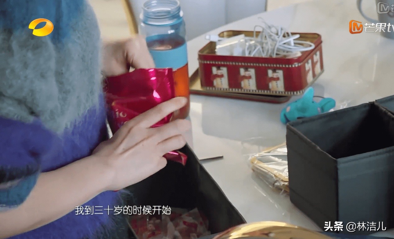 何雯娜吴昕我家小两口,我家那闺女吴昕黑羽绒服同款