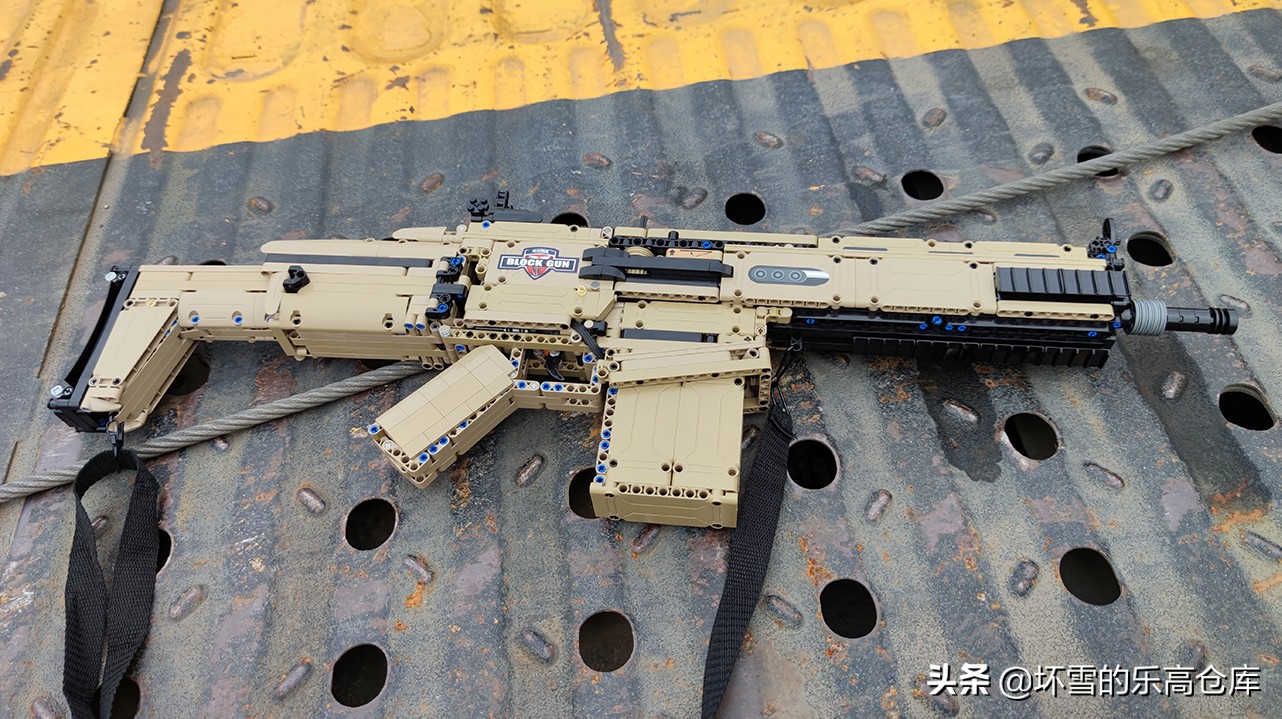 开箱用积木模拟的名枪，优点突出，缺点也很明显