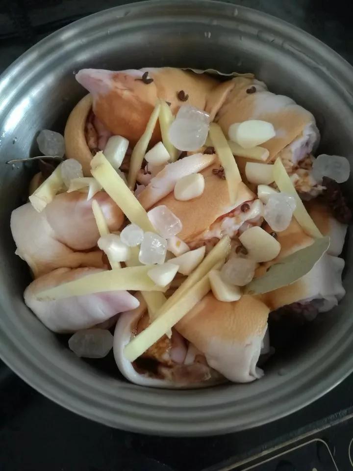 皇后金锅猪蹄做法,延边皇后锅猪蹄