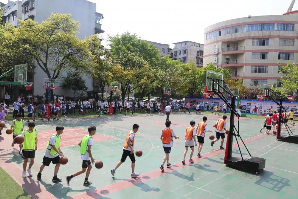 閲嶅簡甯傚崡鍗庝腑瀛﹀湪鍏ㄥ競鎺掑悕绗嚑,閲嶅簡鍗楀崕涓鍦ㄩ噸搴嗗競鎺掑悕绗嚑