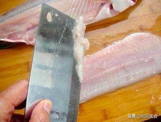 鱼丸怎么去鱼刺家常,鱼丸的制作去鱼刺方法家庭版的