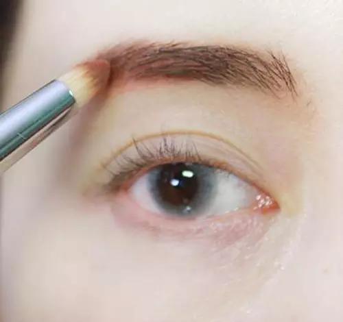 亮色眼影颜色搭配和画法美炸天,眼影画法新手亮色系列