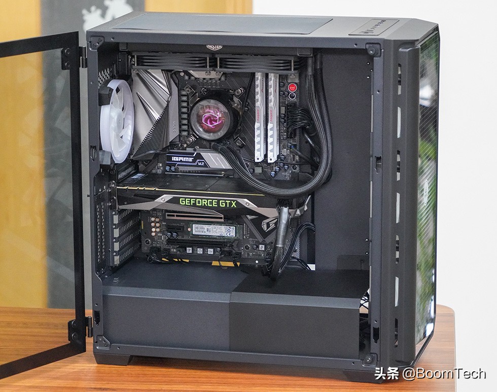 不对称设计点缀安钛克NX1000机箱体验