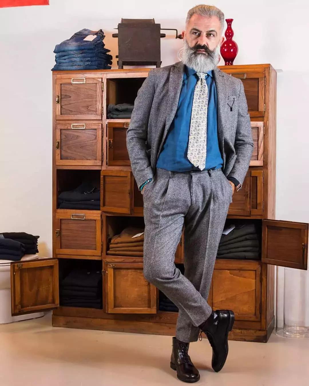 男士英伦雅痞风领带搭配,领带的时尚穿搭男