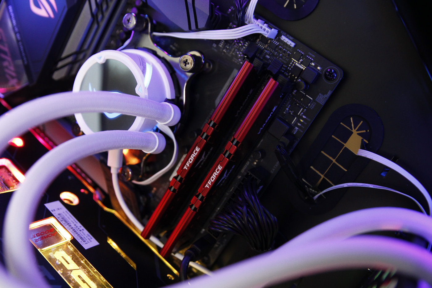 十铨火神和冥神哪个好,十铨火神ddr43200怎么样