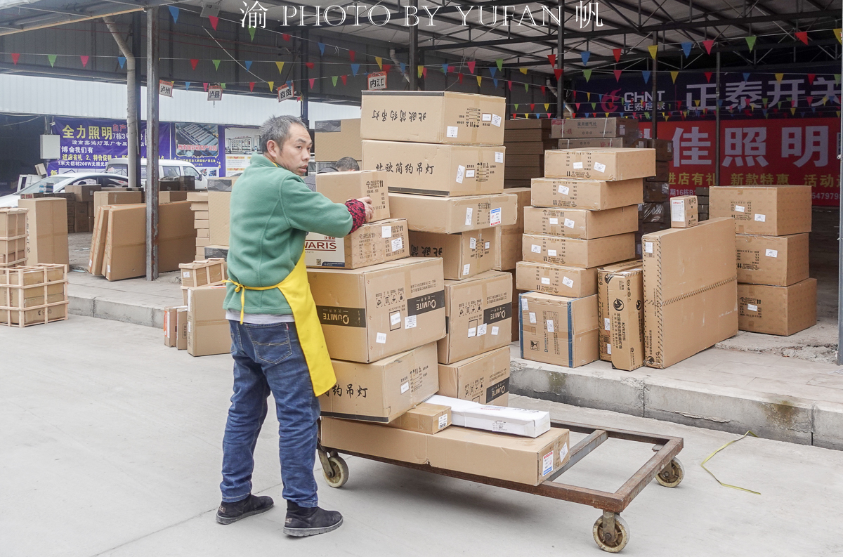 重庆最大灯具城在哪里,重庆西南灯饰城