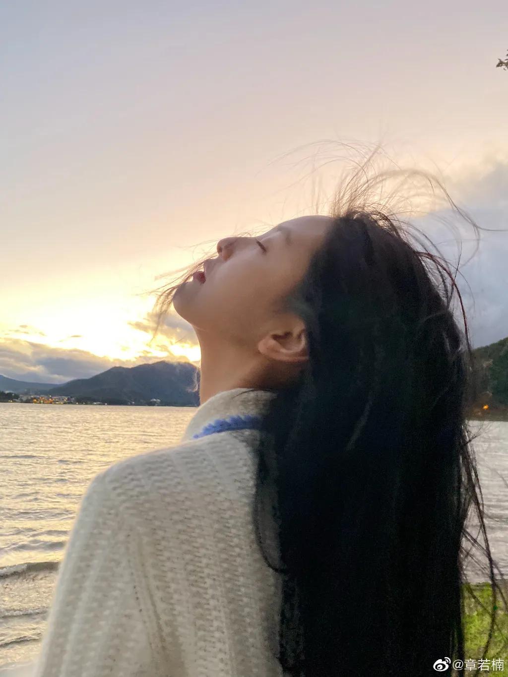 模特拍照姿势怎么调,模特拍视频如何保持松弛感