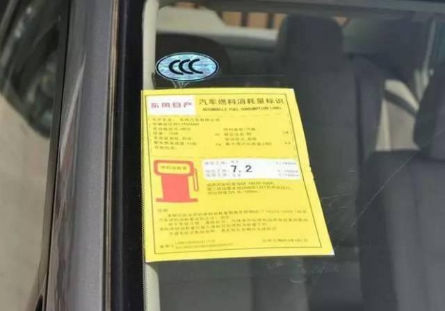 汽车玻璃上的广告贴纸怎么去除,玻璃上的塑料贴纸老化怎么去除