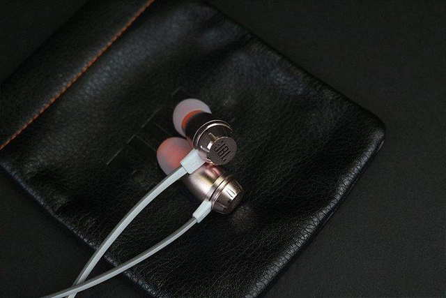 jbl半入耳耳机测评,jblt380a魅族flowbass